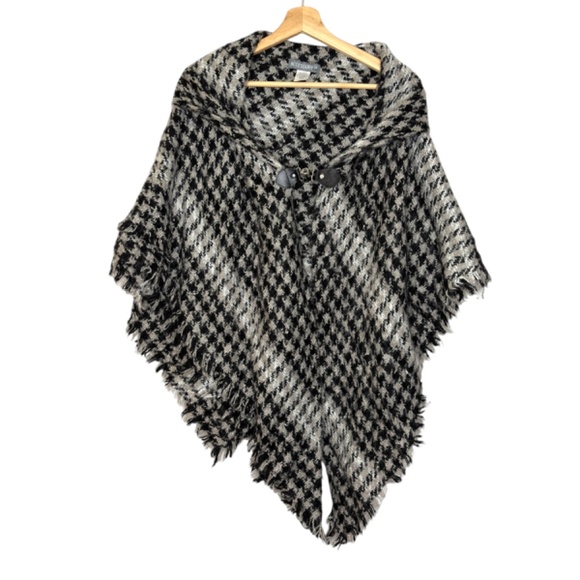 Houndstooth Cape - Picture 2 of 8